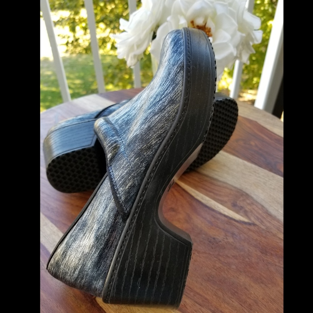Cute Grey Land's End Clogs